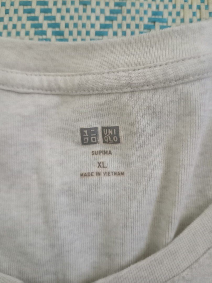 Basic Uniqlo Beige longsleeve (Category: Longsleeves) located in Mabalacat. Submitted by twilight_radar (Listing ID 1450752402, Image 1). Description: best fit m to l.