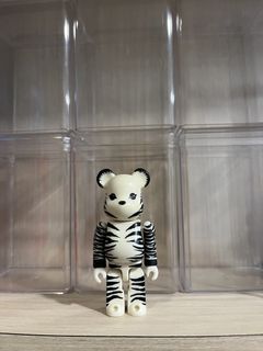 (Category: ) located in . Submitted by Bearbrick18 (Listing ID 1450793800, Image 1). Description: .