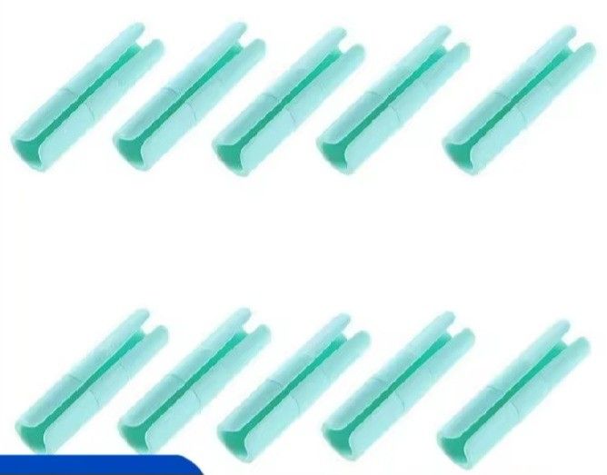 Bedsheet Clips (Category: Hooks & Hangers) located in Singapore. Submitted by fiercecat.9b2fcc (Listing ID 1450837913, Image 2). Description: Giving away free due not using them anymore. Meet up at Nex this Friday 7pm. First come first serve. Expect no reply once they are unavailable. - Tired of messy, wrinkled bedsheets? - These clips keep your sheets securely in place. - Easy to use: simply clip them on. - Fits mattresses with raised edges. - S