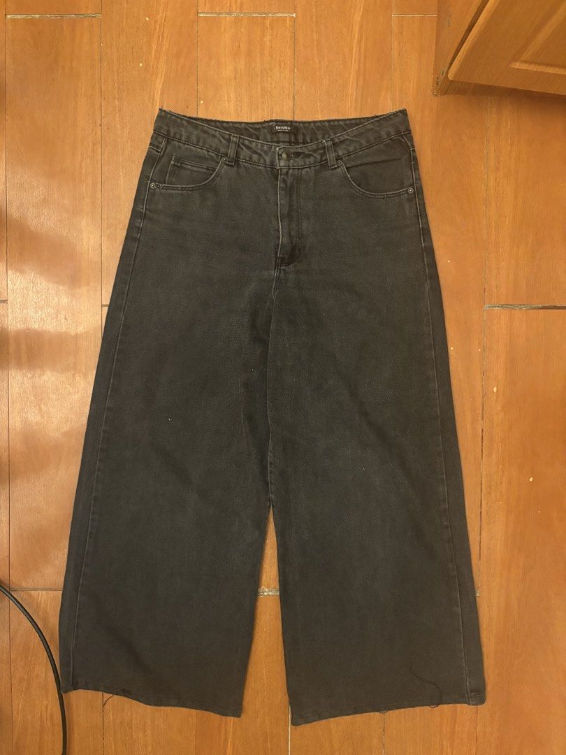 Bershka Baggy Jeans (Category: Jeans) located in Talisay. Submitted by cebloots (Listing ID 1450881708, Image 1). Description: Size S Via Maxim/LBC/J&T CoD or Gcash NO ISSUES .