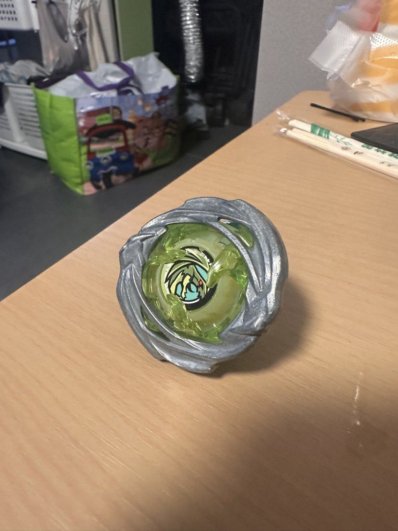 beyblade x 爆旋陀螺放全新飛龍盤 薯片龍set 少用 （冇960 LR) （分類：互動玩具）位於 Hong Kong。 由 xxx864 提交（商品編號 1450927540，圖片 2）。簡介： 可小議。