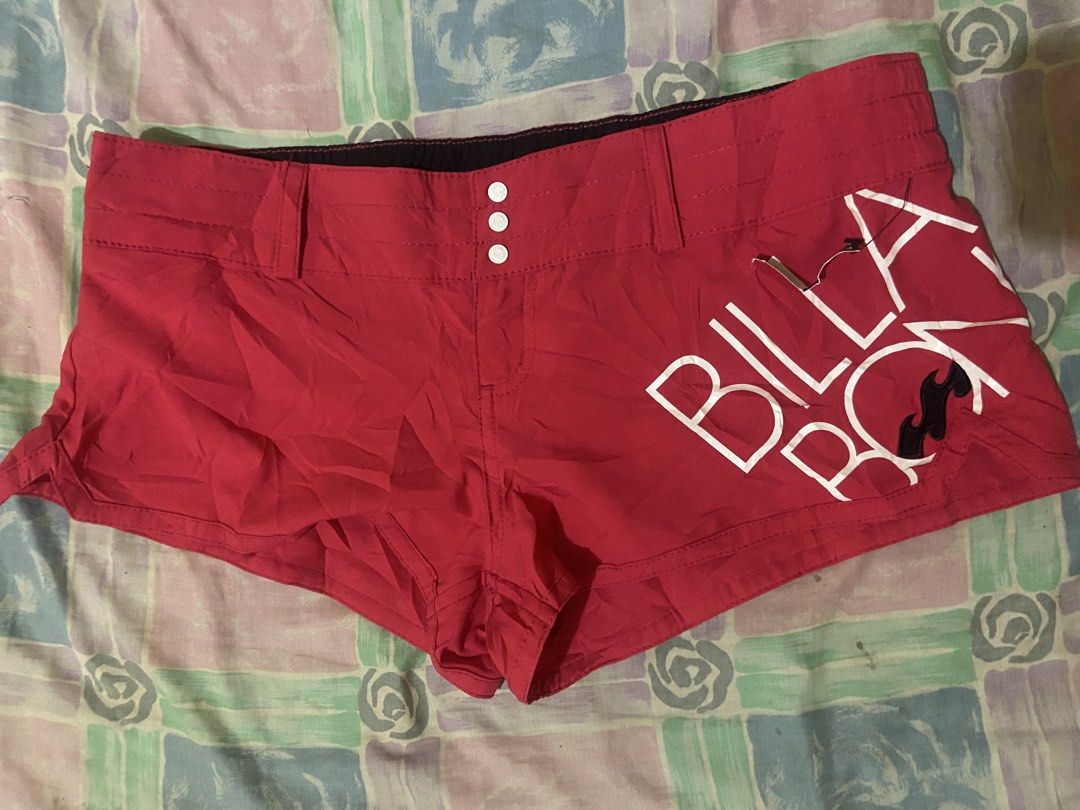 Billabong Pink Board Shorts Size 12 (Category: Swim Trunks & Board Shorts) located in Don Carlos. Submitted by doubleethrifted (Listing ID 1450822565, Image 1). Description: - Pink Billabong board shorts - Size 12 - 100% Polyester with stretch fabric - Billabong logo detail on the side - Elastic waistband with drawstring and button closure - Ideal for swimming and beach activities.