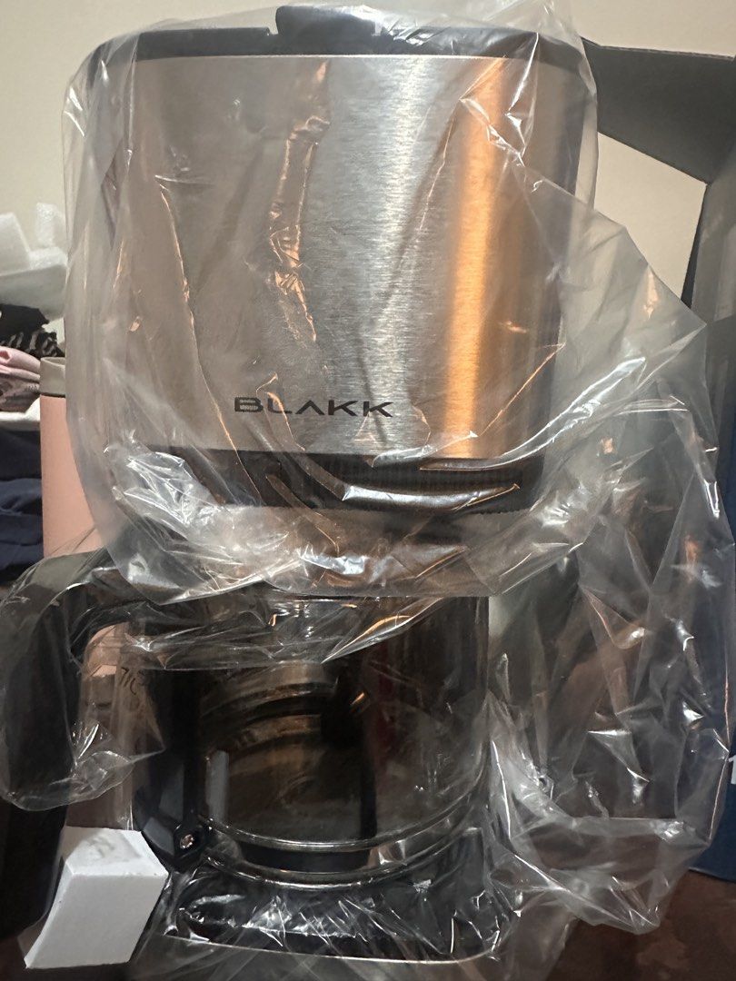 BLAKK Coffee Maker 1.25L (Category: Coffee Machines & Makers) located in Makati City. Submitted by msjlarsen (Listing ID 1450853509, Image 3). Description: - BRAND NEW BLAKK Coffee Maker - 1.25L Capacity - Never po nagamit - Discount for sure buyer RFS : may coffee machine naman at work and sa bahay. .