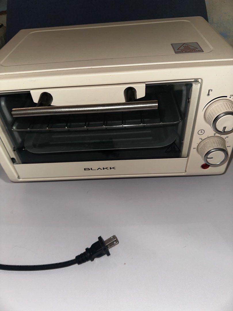 Blakk Oven Toaster (Category: Ovens & Toasters) located in Santa Rosa. Submitted by queenluns (Listing ID 1450807798, Image 1). Description: Nabili sa S&R RFS: Hindi na nagagamit nabili lang for asthetic color.