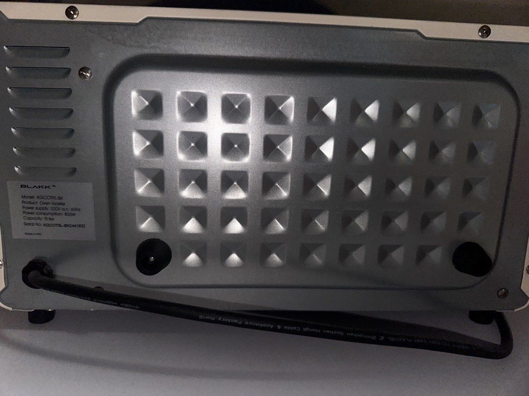 Blakk Oven Toaster (Category: Ovens & Toasters) located in Santa Rosa. Submitted by queenluns (Listing ID 1450807798, Image 3). Description: Nabili sa S&R RFS: Hindi na nagagamit nabili lang for asthetic color.