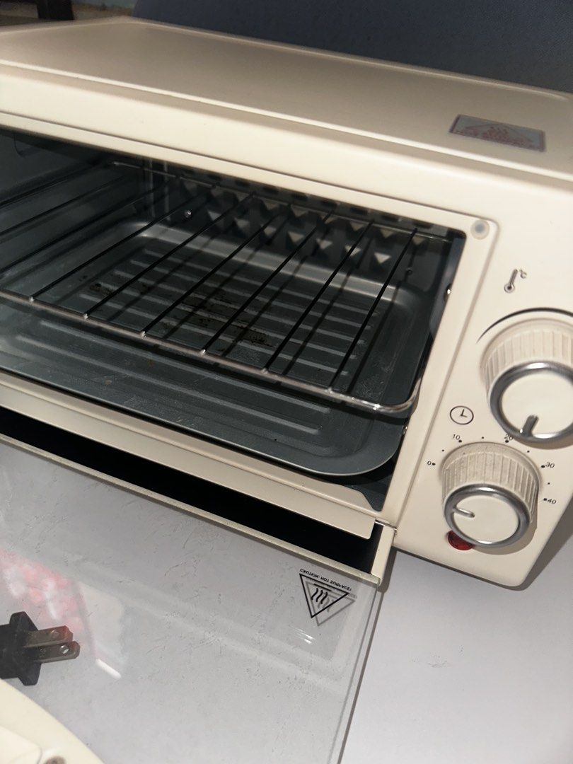 Blakk Oven Toaster (Category: Ovens & Toasters) located in Santa Rosa. Submitted by queenluns (Listing ID 1450807798, Image 2). Description: Nabili sa S&R RFS: Hindi na nagagamit nabili lang for asthetic color.