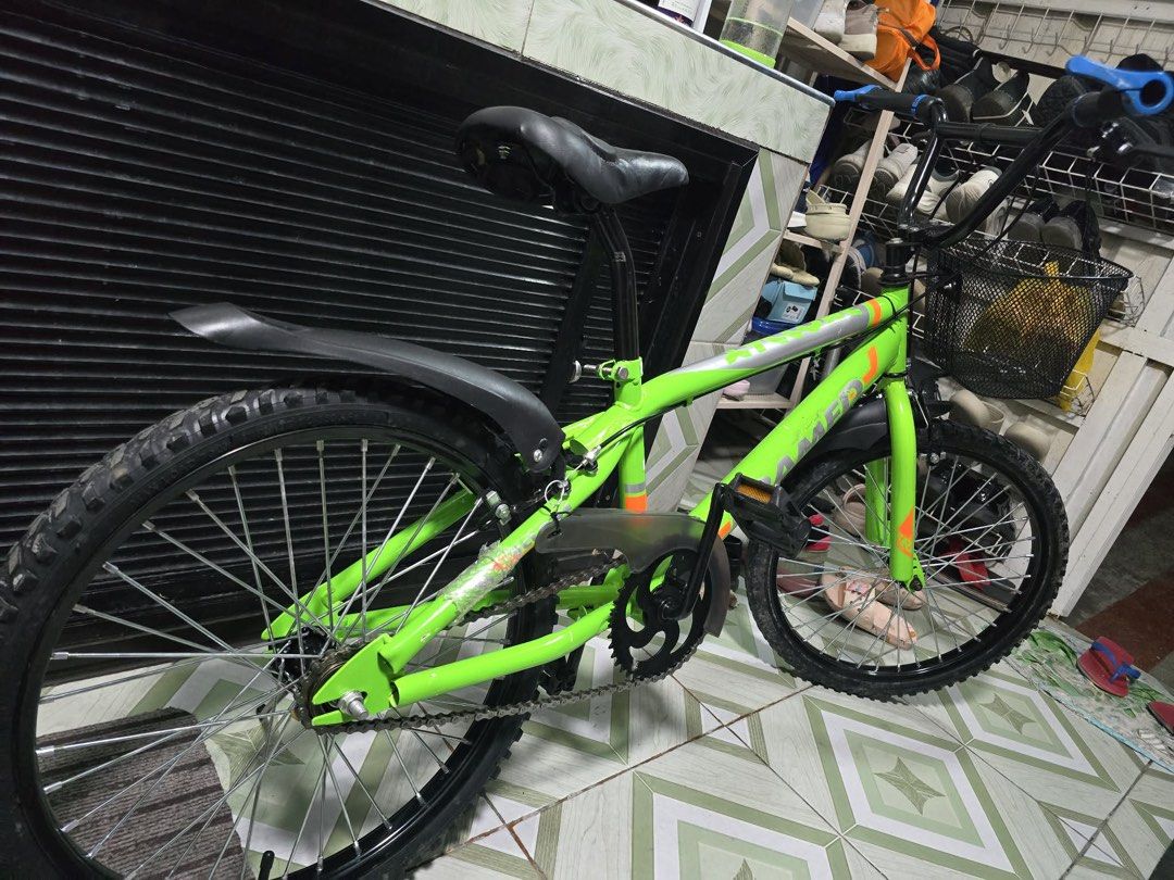 BMX Framed Cyclone (Category: Bicycles) located in Bulacan. Submitted by blacksheep20 (Listing ID 1450865344, Image 2). Description: RUSH SALE BMX Framed Cyclone 🚲 Loc: Paombong, Bulacan 🚲 Wheel Size: 20-inch 🚲 Neon green 🚲 With black wire front basket, blue handlebar grips 🚲 BRANDNEW, tinesting lang. PICKUP/ MEETUP NEARBY.
