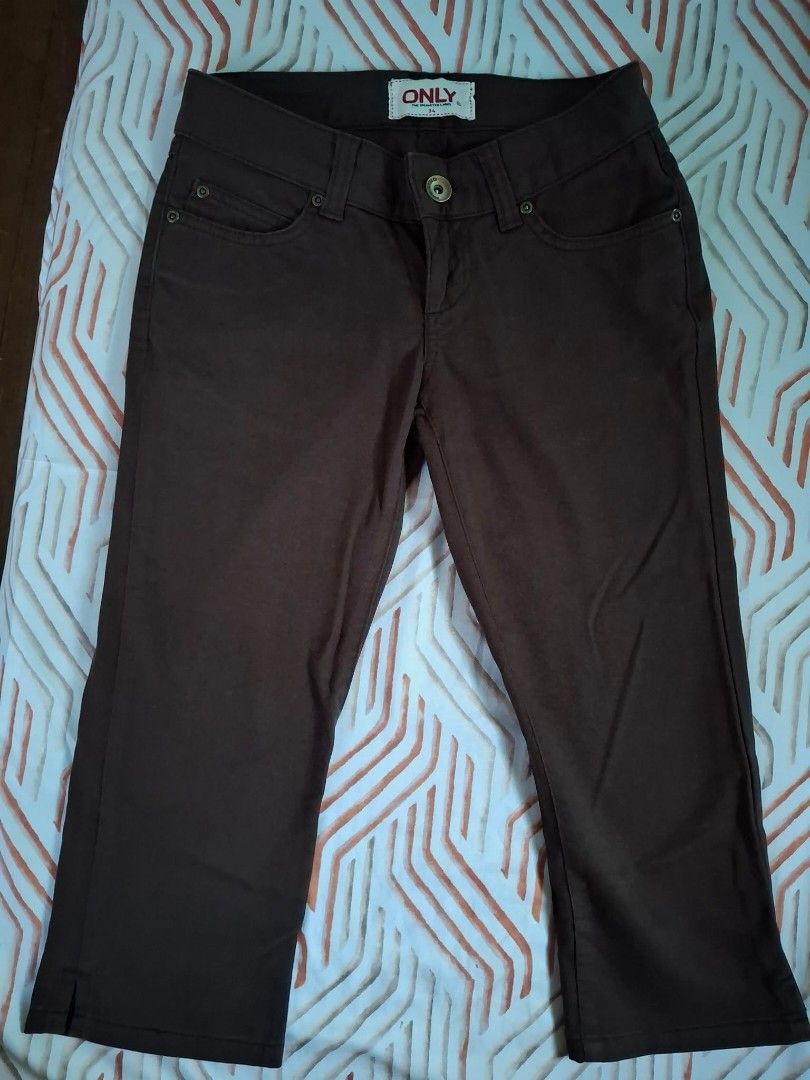 Branded Capri Pants (Category: Other Bottoms) located in Manila. Submitted by nadz.declutter (Listing ID 1450776579, Image 2). Description: FS: Dark Brown Capri Pants Brand: ONLY Size: 34 waist - classic mid-rise waist - capri style with ankle length / cropped fit - five pockets with a silver-tone shank button - perfect for summer and everyday wear Note: shipping fee will shoulder by the buyer.