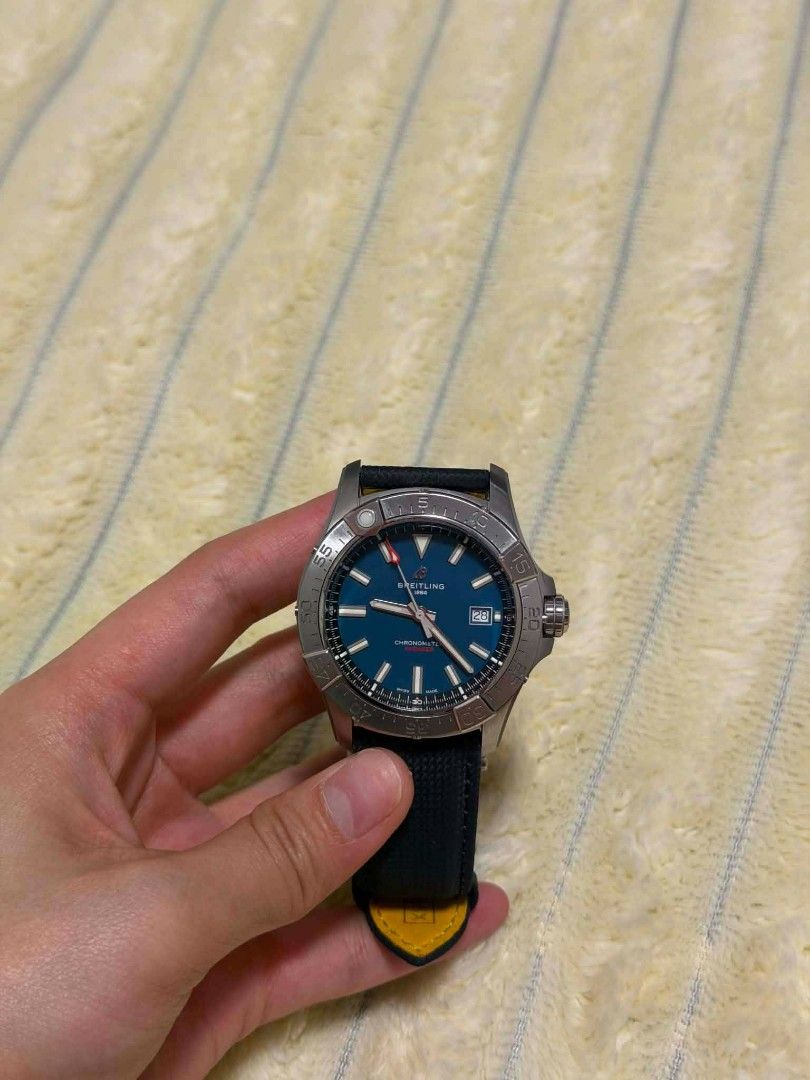 Breitling Avenger Automatic 42 (Category: Luxury Watches) located in Navotas City. Submitted by karl_nq (Listing ID 1450832314, Image 3). Description: Breitling Avenger Automatic 42 A modern classic from Breitling. Featuring a blue dial, automatic Swiss movement, and a bold aviation-inspired design. Complete Box and Papers, Wala lang Resibo. NEGOTIABLE.. Still on Warranty.