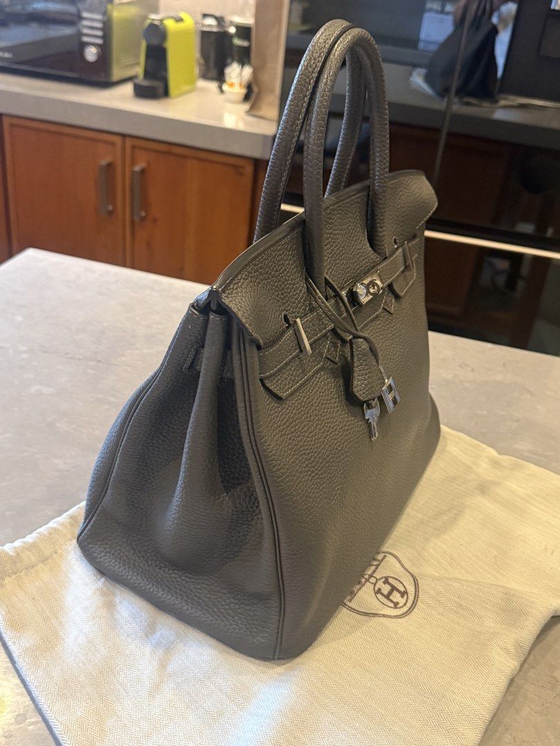 BRK 35 Gray togo (Category: Luxury Bags & Wallets) located in Antipolo. Submitted by lchbags (Listing ID 1450740614, Image 2). Description: well used with minor rubs only in corners, other details are intact >korea sources >no code >branding on heat stamp and hardwarre engraved >sf not included >open for meet up and videocall >lock set and dustbag >8/10.