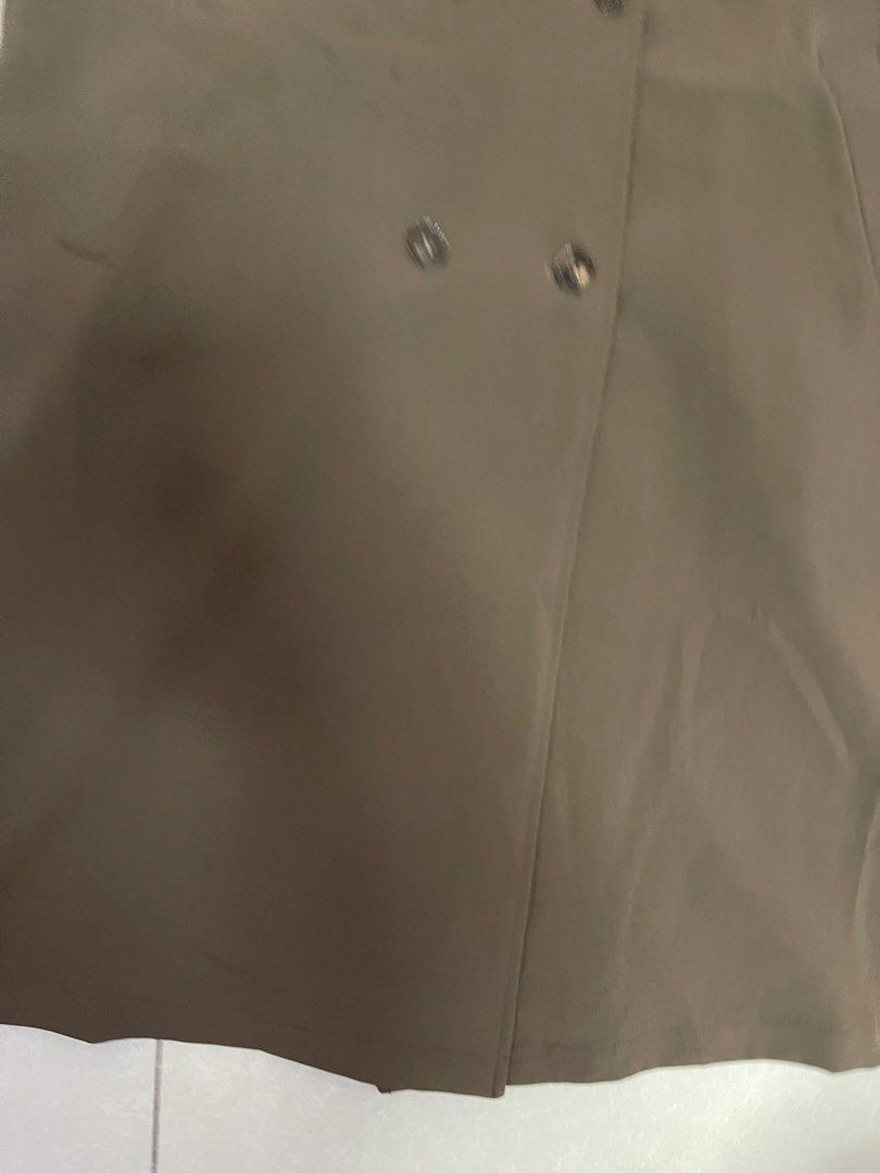 Brown Sleeveless Double-Breasted Trench Coat (Category: Coats, Jackets and Outerwear) located in Manila. Submitted by offtherack_mnl (Listing ID 1450758269, Image 3). Description: - Brown sleeveless trench coat - Double-breasted with button closure - Front pockets - Belt loops on sides - Ideal for layering - Minor marks present (please check photos).