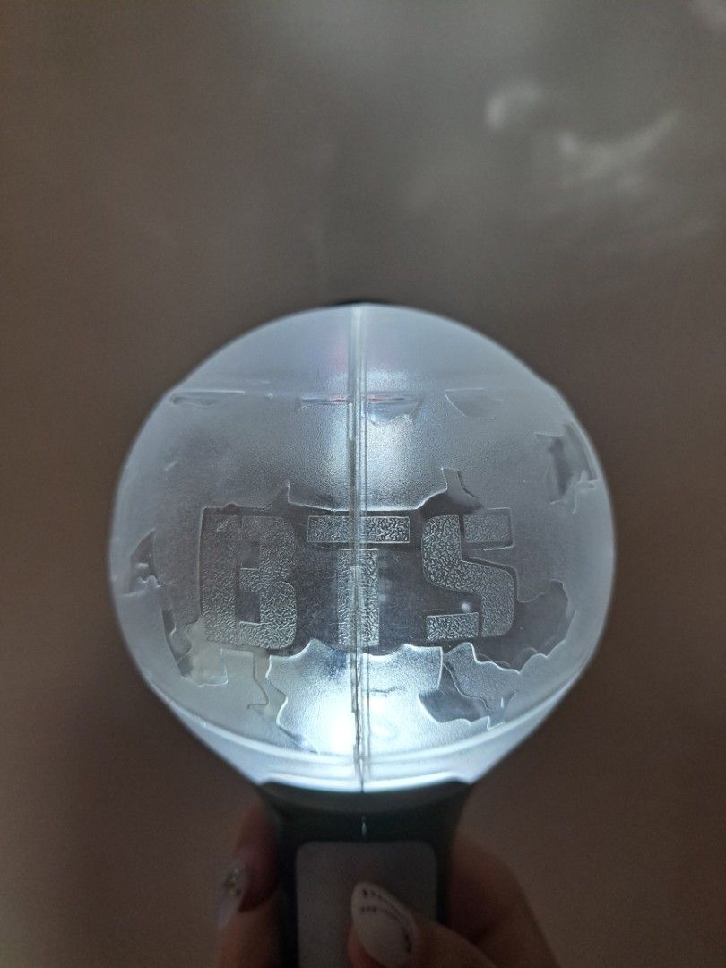 BTS Official Lightstick Version 2 (Category: K-Wave Merchandise) located in Manila. Submitted by laviendr_ (Listing ID 1450878282, Image 2). Description: - Bought it for P1000 - Minimal scratches on the lightstick head - Still lights up - Damaged box - Inclusions: Lightstick, strap, box, bag.