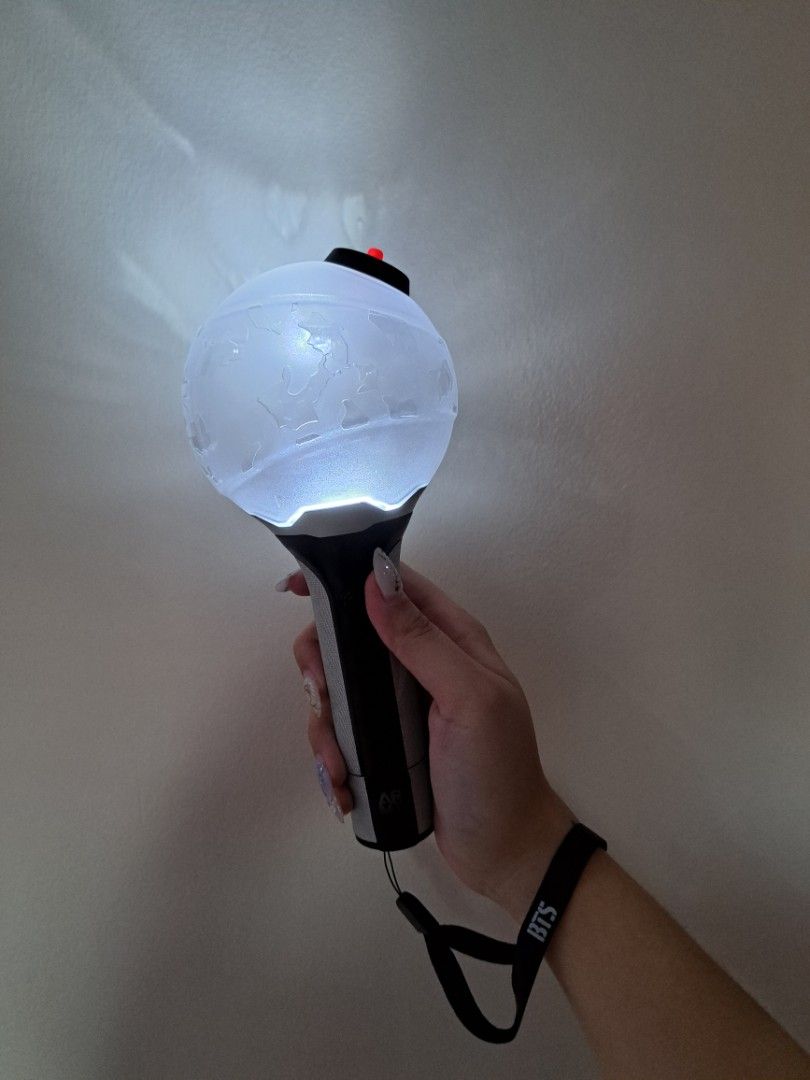 BTS Official Lightstick Version 2 (Category: K-Wave Merchandise) located in Manila. Submitted by laviendr_ (Listing ID 1450878282, Image 1). Description: - Bought it for P1000 - Minimal scratches on the lightstick head - Still lights up - Damaged box - Inclusions: Lightstick, strap, box, bag.