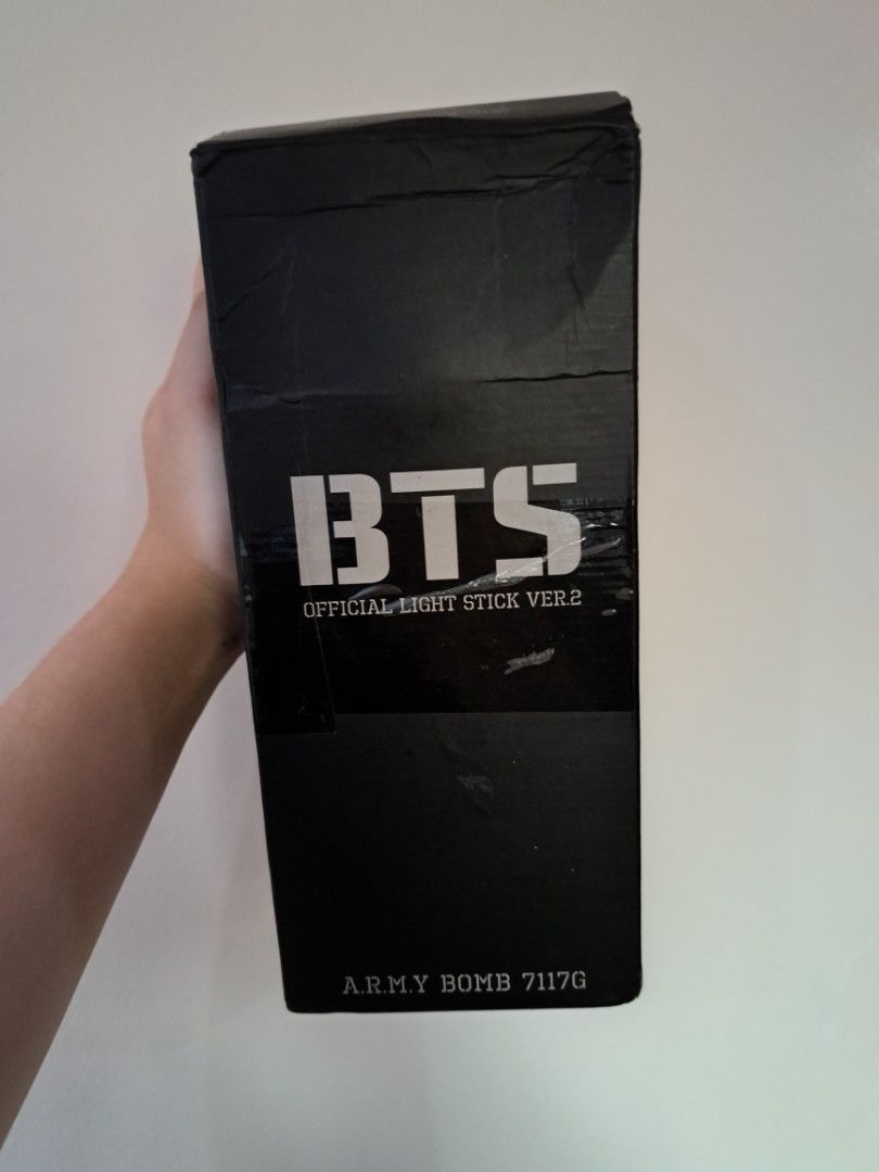 BTS Official Lightstick Version 2 (Category: K-Wave Merchandise) located in Manila. Submitted by laviendr_ (Listing ID 1450878282, Image 3). Description: - Bought it for P1000 - Minimal scratches on the lightstick head - Still lights up - Damaged box - Inclusions: Lightstick, strap, box, bag.