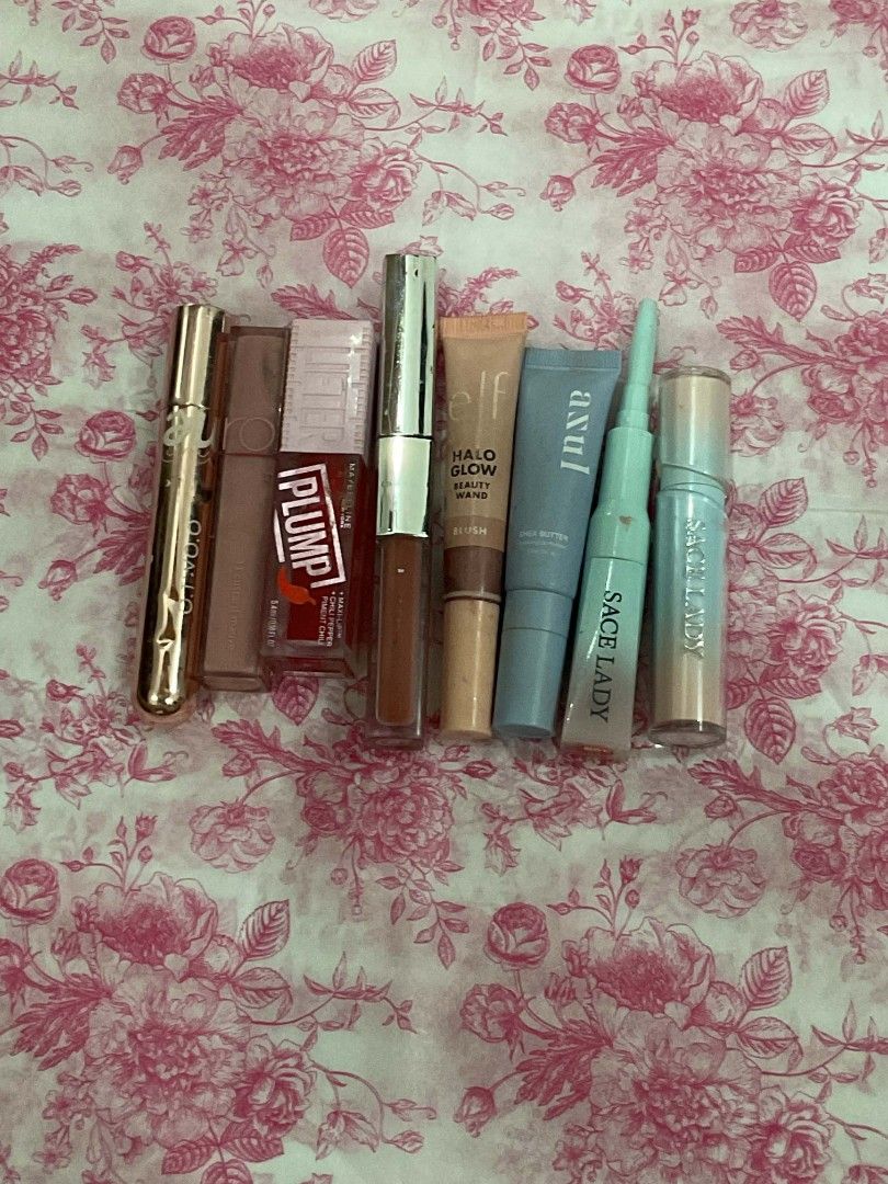 BUNDLE AUTH MAKEUPS (Category: Makeup) located in Manila. Submitted by ellethrifty (Listing ID 1450916566, Image 1). Description: ALL AUTH SOME OF THEM R NOT USED ALL 80-60% MINE:289 LOCK:320.