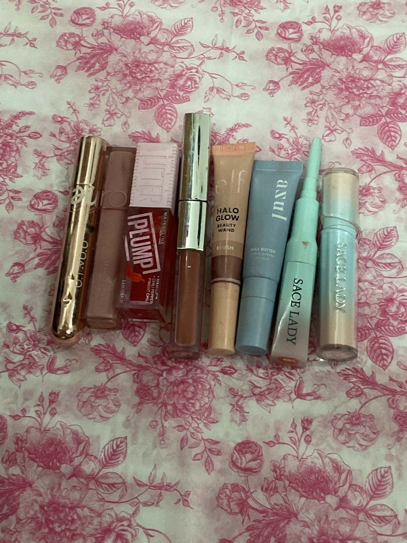 BUNDLE AUTH MAKEUPS (Category: Makeup) located in Manila. Submitted by ellethrifty (Listing ID 1450916566, Image 3). Description: ALL AUTH SOME OF THEM R NOT USED ALL 80-60% MINE:289 LOCK:320.