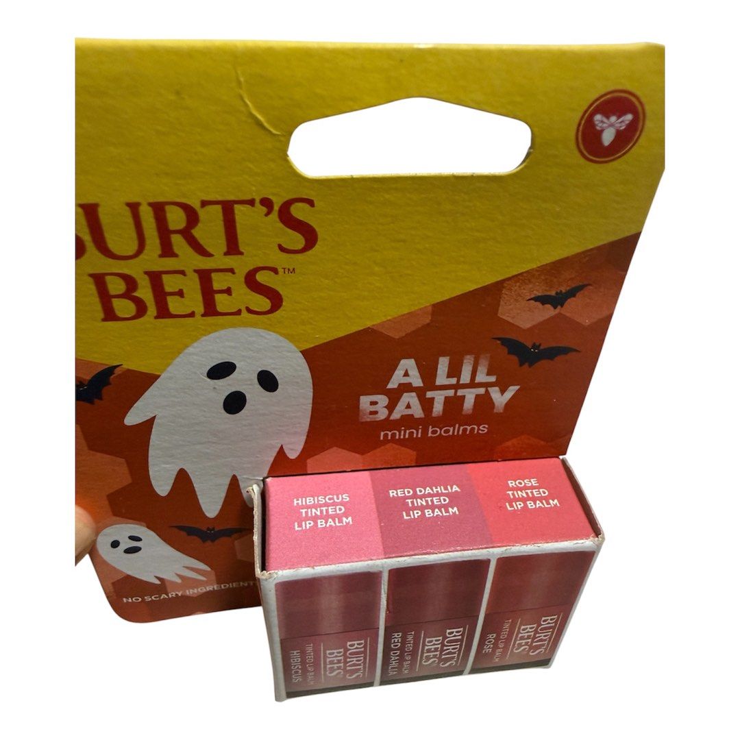 Burt’s Bees A Lil Batty trio set (Category: Makeup) located in Lipa City. Submitted by lifestyled (Listing ID 1450808680, Image 3). Description: Brande new and sealed Burt’s Bees Iconic Color Hibiscus Red Dahlia Rose Tinted Lipa Balms Comes in cute mini sizes 💯 Authentic.