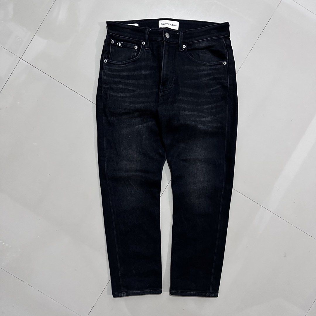 Calvin Klein Jeans Modern Taper (Category: Jeans) located in Irosin. Submitted by kylebri (Listing ID 1450854970, Image 3). Description: Calvin Klein Jeans Black Modern Taper good as new no issue size 30-32 stretchable length 36 direct message me ! 📥.