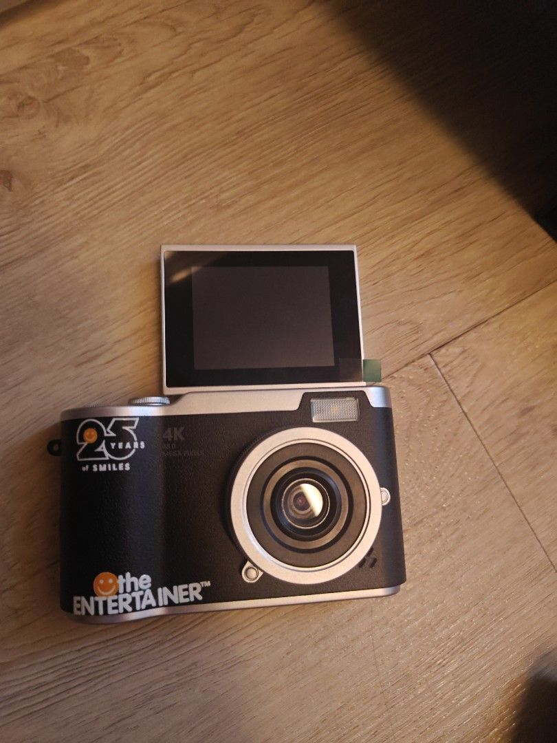 Camera (Category: Cameras) located in Singapore. Submitted by rainbowmobiles (Listing ID 1450884989, Image 3). Description: .