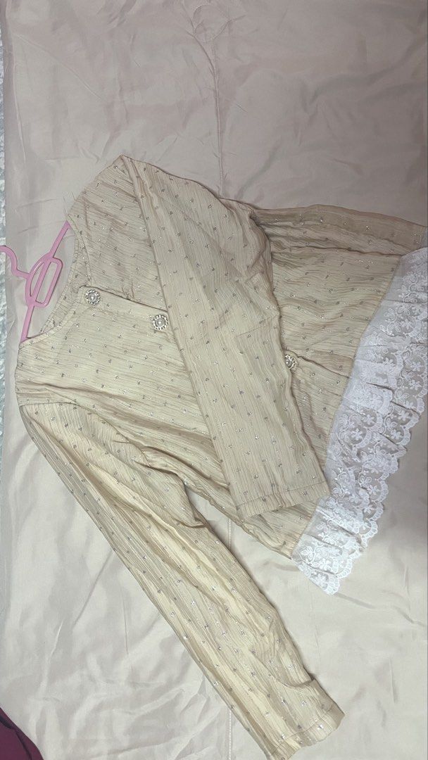 Cardigan Ivory (Category: Longsleeves) located in Kota Bharu. Submitted by aireen_closet (Listing ID 1450854815, Image 1). Description: Never worn New Size XS - M can fit .
