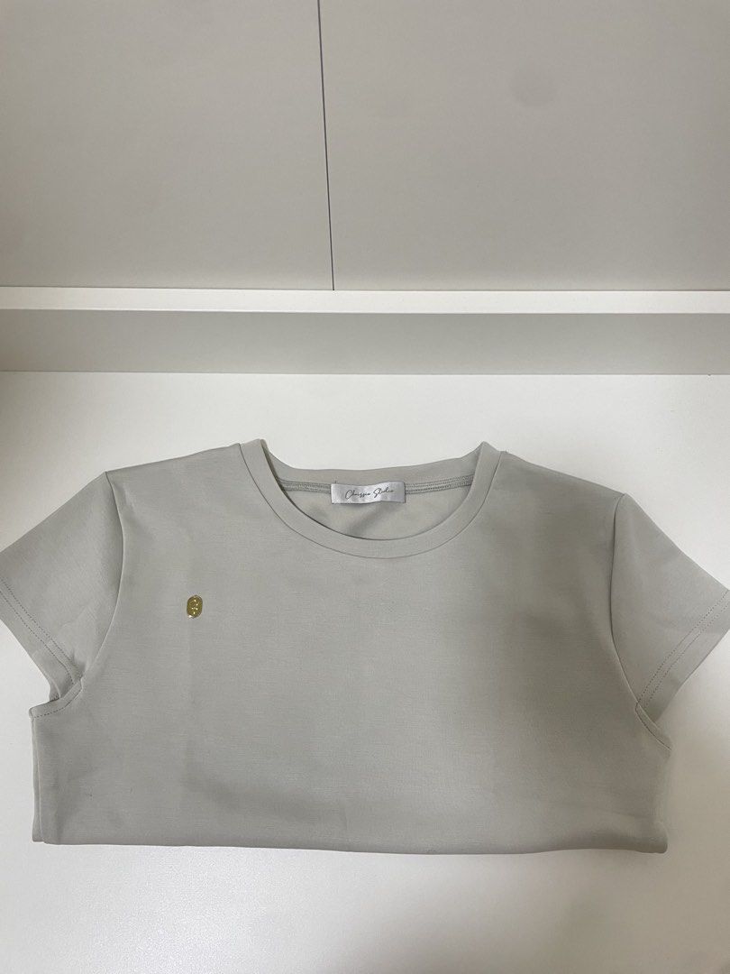 Chrissie Studio 圓領太空tee 淺密瓜 （分類：其他上衣）位於 Hong Kong。 由 tabotaboooooo 提交（商品編號 1450907392，圖片 2）。簡介： 2025淺蜜瓜色。