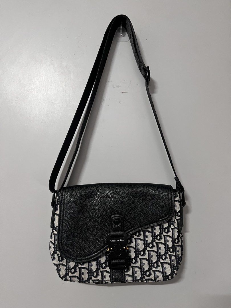 Christian Dior (Category: Luxury Bags & Wallets) located in Manila. Submitted by josh206532 (Listing ID 1450797360, Image 1). Description: Selling this CD. Coded Just Gifted. Benta nlng. Kayo nlng pa legit Check. Thank yoo.