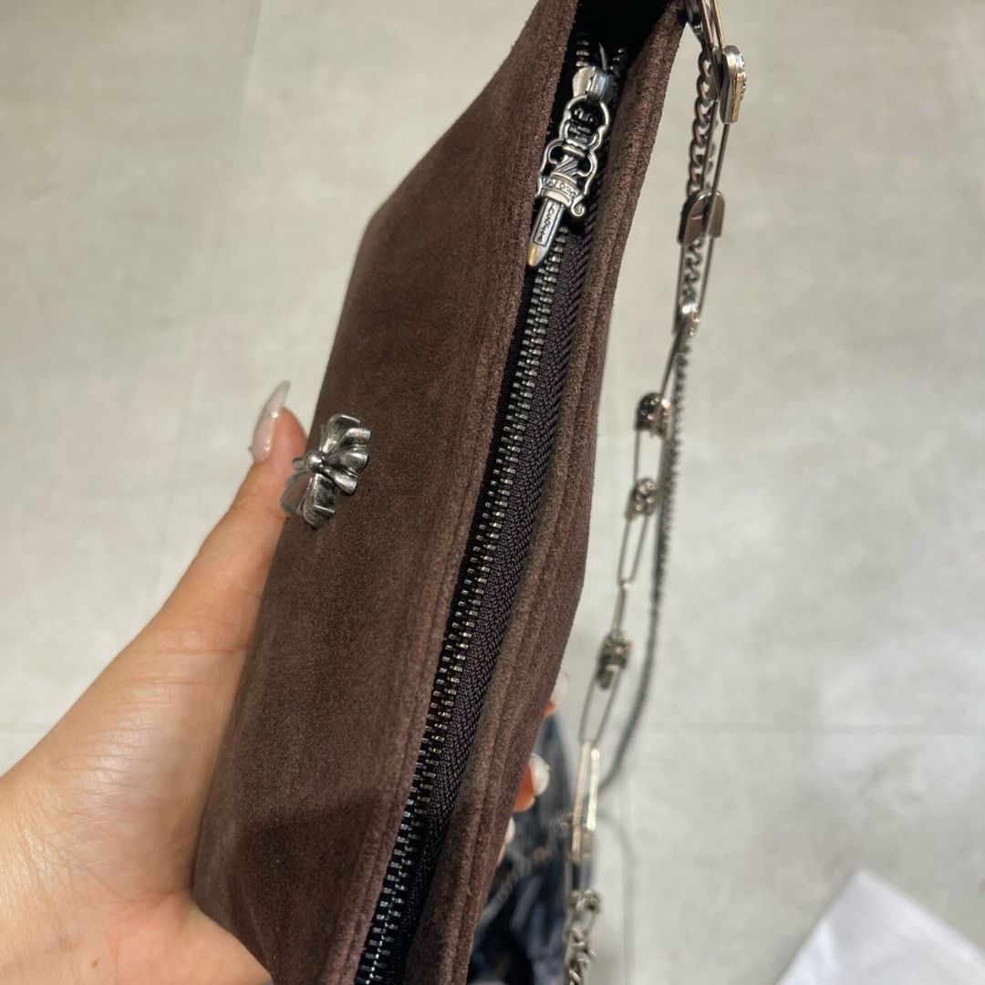 由 powerbuy.tw (刊登 ID 1450808083，圖片 3) 提交，位於 台北市 (Taipei) 的 Chrome Hearts 克羅心 十字架迷你小包包 真皮別針包 (類別：手拿包)，說明：。