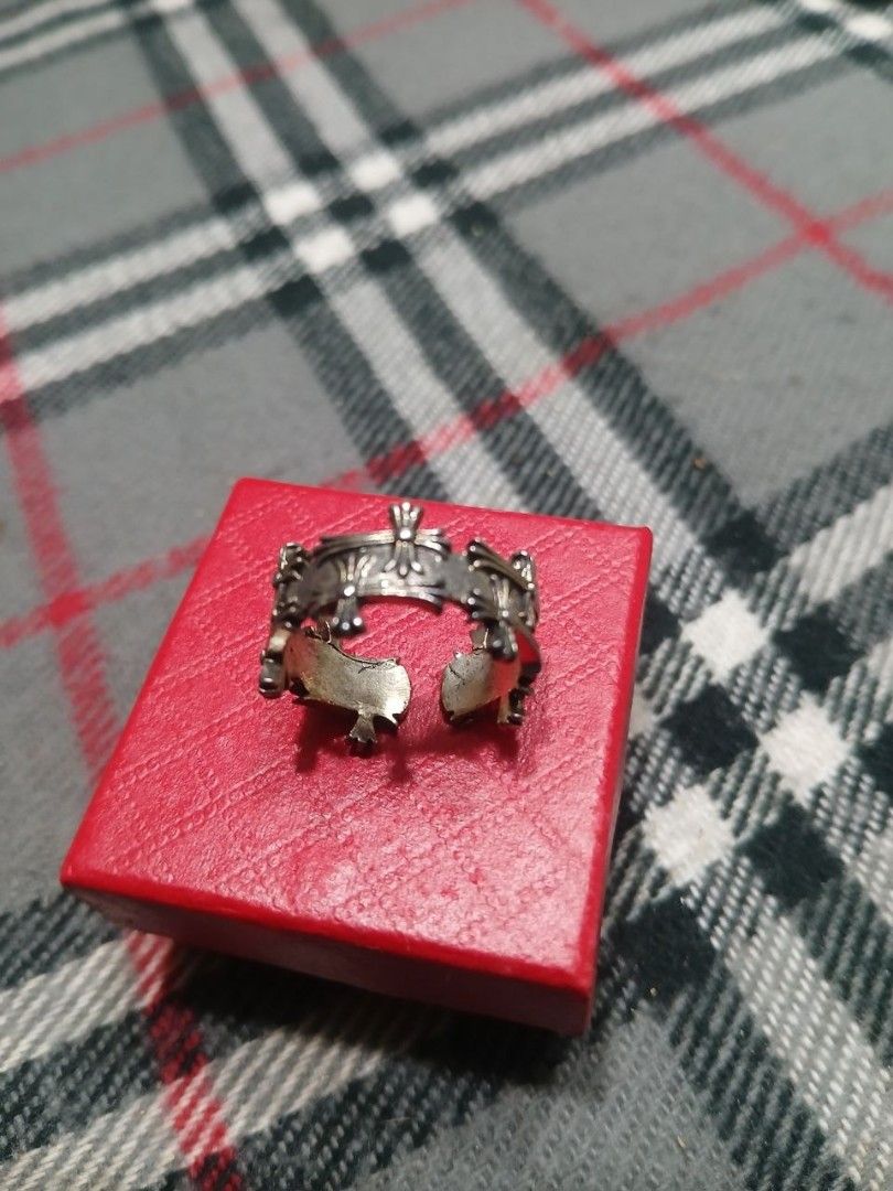 CHROME HEARTS RING (Category: Rings) located in Baguio. Submitted by shrrylsales (Listing ID 1450774444, Image 2). Description: CHROME HEARTS RING VERYGOOD CONDITION ADJUSTABLE OFF/PEKE GOOD FOR PSG 680 SHIPPED💰 BAGUIO CITY LOCATION🎄.