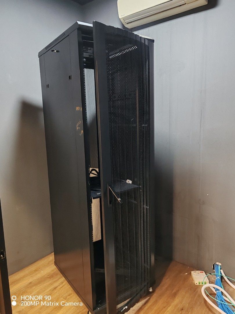 Clever Server Rack Cabinet with Doors and Power Outlets514964907790837760
