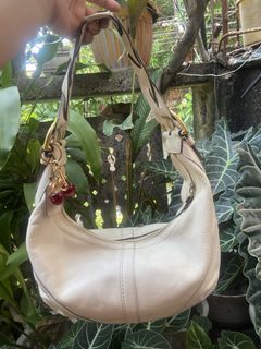 (Category: ) located in . Submitted by baglovers10 (Listing ID 1450790843, Image 1). Description: .