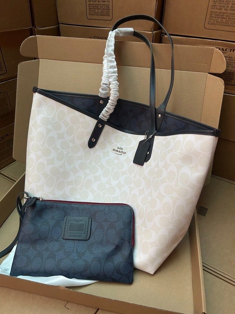 Coach Field Tote Bag （分類：手袋及銀包）位於 Hong Kong。 由 little.fireflies 提交（商品編號 1450855261，圖片 3）。簡介： 。