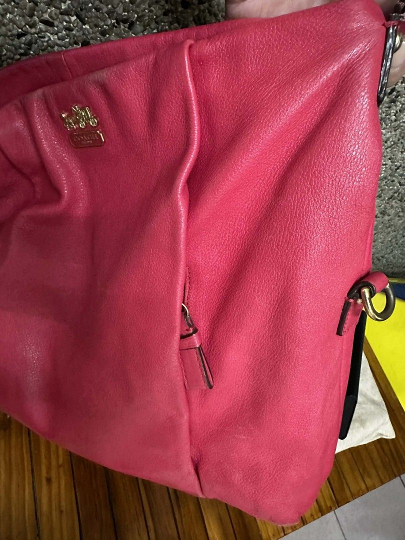 Coach hobo bag (Category: Tote Bags) located in Angeles City. Submitted by aiscanday (Listing ID 1450777907, Image 2). Description: Japan Korea source my dumi lang sa loob pero pwede NMAN labhan Yun sign of used lang.