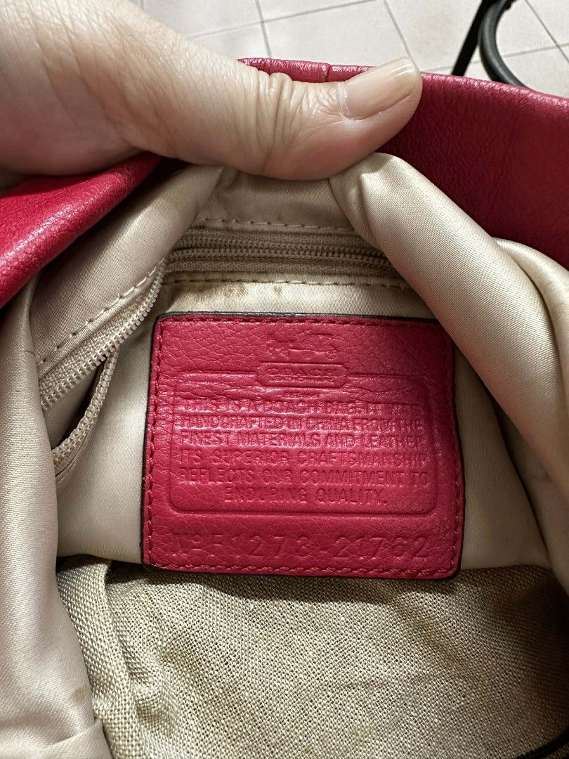 Coach hobo bag (Category: Tote Bags) located in Angeles City. Submitted by aiscanday (Listing ID 1450777907, Image 3). Description: Japan Korea source my dumi lang sa loob pero pwede NMAN labhan Yun sign of used lang.