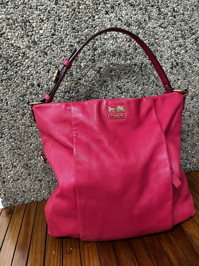 Coach hobo bag (Category: Tote Bags) located in Angeles City. Submitted by aiscanday (Listing ID 1450777907, Image 1). Description: Japan Korea source my dumi lang sa loob pero pwede NMAN labhan Yun sign of used lang.