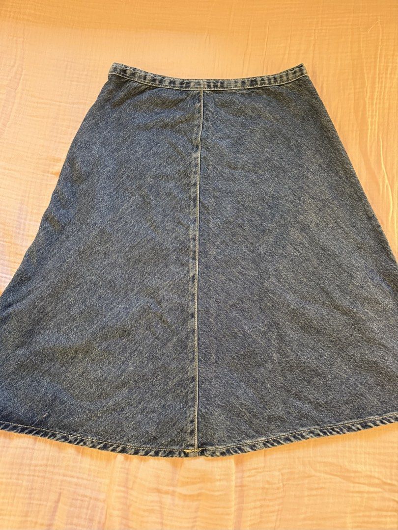 Cotton On Denim Midi Skirt (Category: Skirts) located in Quezon City. Submitted by helena0413 (Listing ID 1450798256, Image 1). Description: RFS: no occasion to wear it.