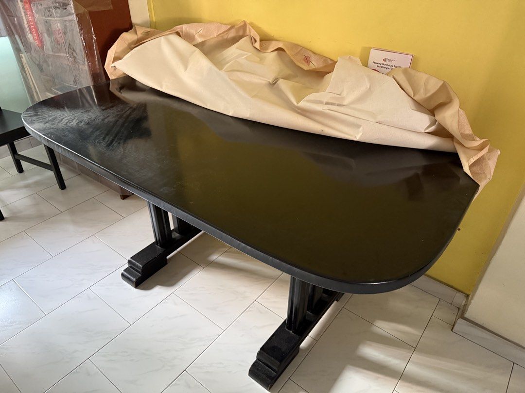 Dining Table (Category: Tables & Sets) located in Singapore. Submitted by miaw25 (Listing ID 1450770022, Image 2). Description: FOC.