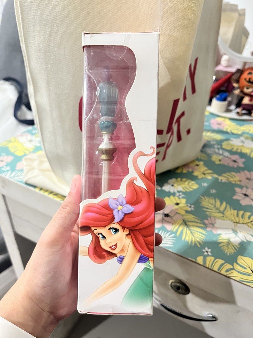 Disney Princess Ariel Classy Rod Pen (Category: Stationery & School Supplies) located in Bulacan. Submitted by nyawnyaww (Listing ID 1450755590, Image 2). Description: WYSIWYG Black Ink Medyo may crack dun sa dulo ng ballpen. Please check all photos for details.