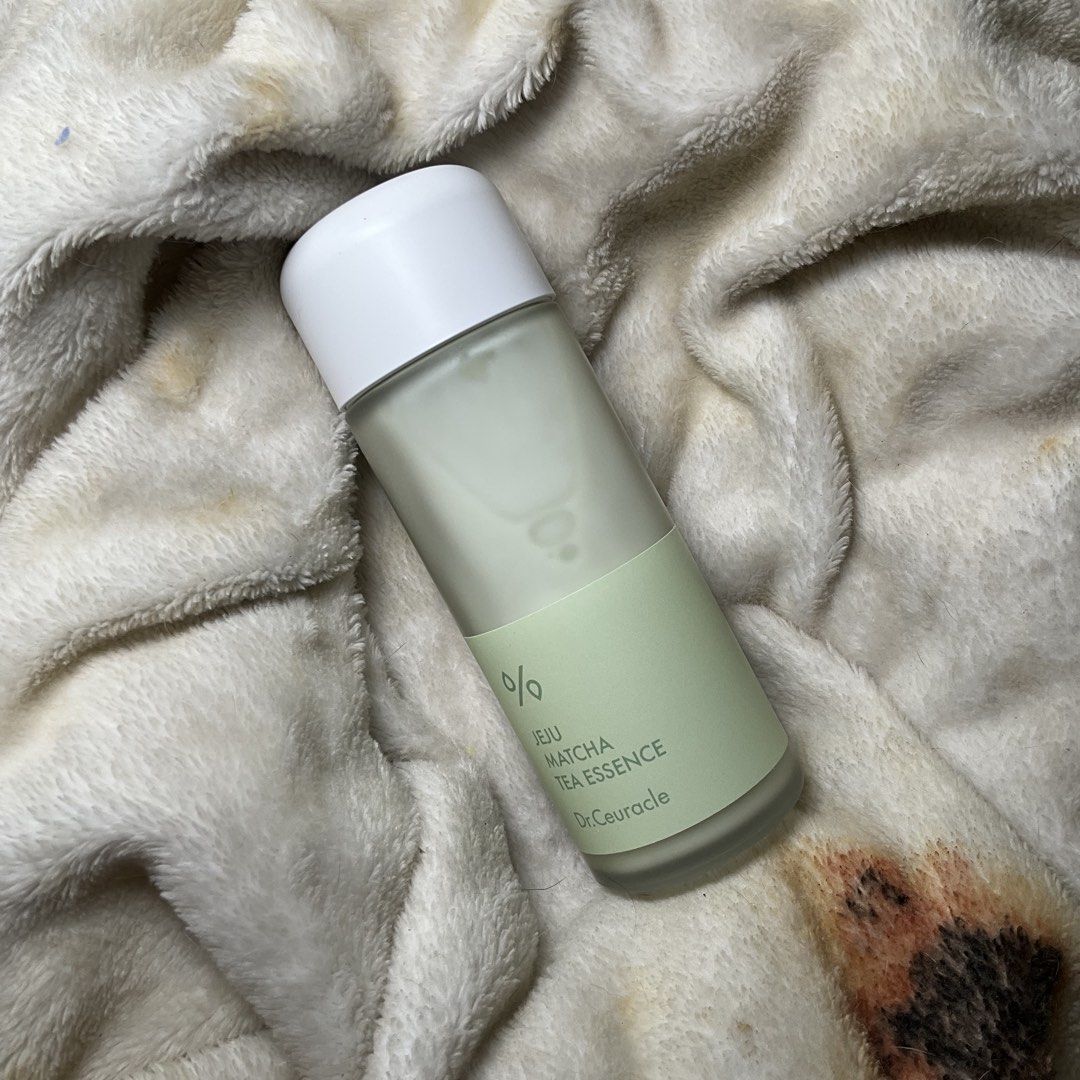 Dr. Ceuracle Jeju MatchaTea Essence 150ml (Category: Face Care) located in Manila. Submitted by randomlyyoursph (Listing ID 1450878157, Image 3). Description: Reason for sale: Decluttering (in other word, madami na po me gamit, ayaw ko ma expired sila dahil tinatambak ko lang sila, gets?) THIS IS ORIGINAL, ORIGINAL TALAGA AS IN! SF NOT INCLUDED EXP: 2029 Info: Treat stressed skin right with this antioxidant-rich essence rich in Jeju-sourced green