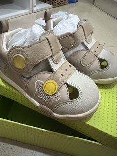 (Category: ) located in . Submitted by clothes_and_queens (Listing ID 1450821157, Image 1). Description: .