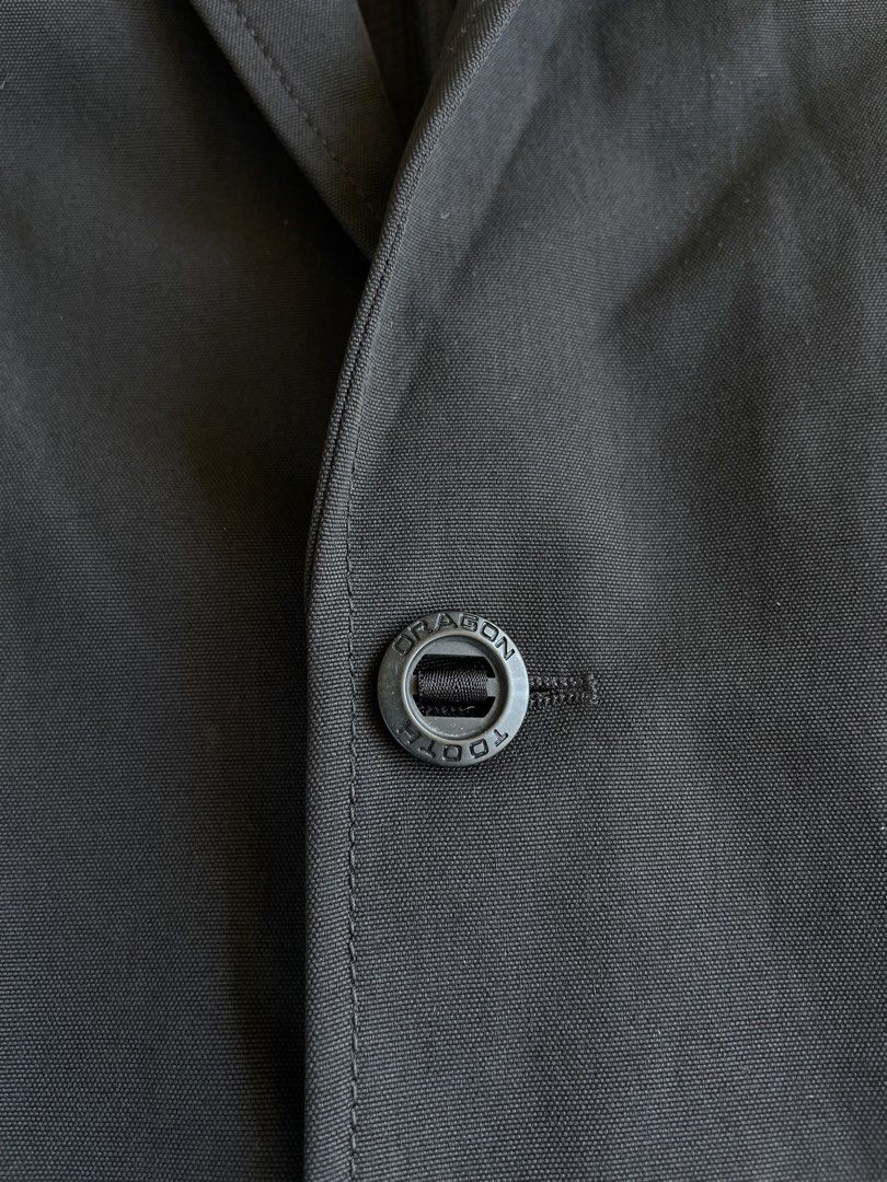 Dragon Tooth Tactical Covert Blazer Jacket Black (Category: Coats, Jackets and Outerwear) located in Manila. Submitted by francmarqu10965 (Listing ID 1450836011, Image 3). Description: DRAGON TOOTH TACTICAL COVERT BLA/ZER (BLACK) BRANDNEW W/ HANGTAGS L ON TAG | 21x28.5-29 as new, no issues | wash nalang 10/10 color rate -an everyday tactical sport coat built for utilitarian performance and discreet carry. * Material & Durability: Constructed with