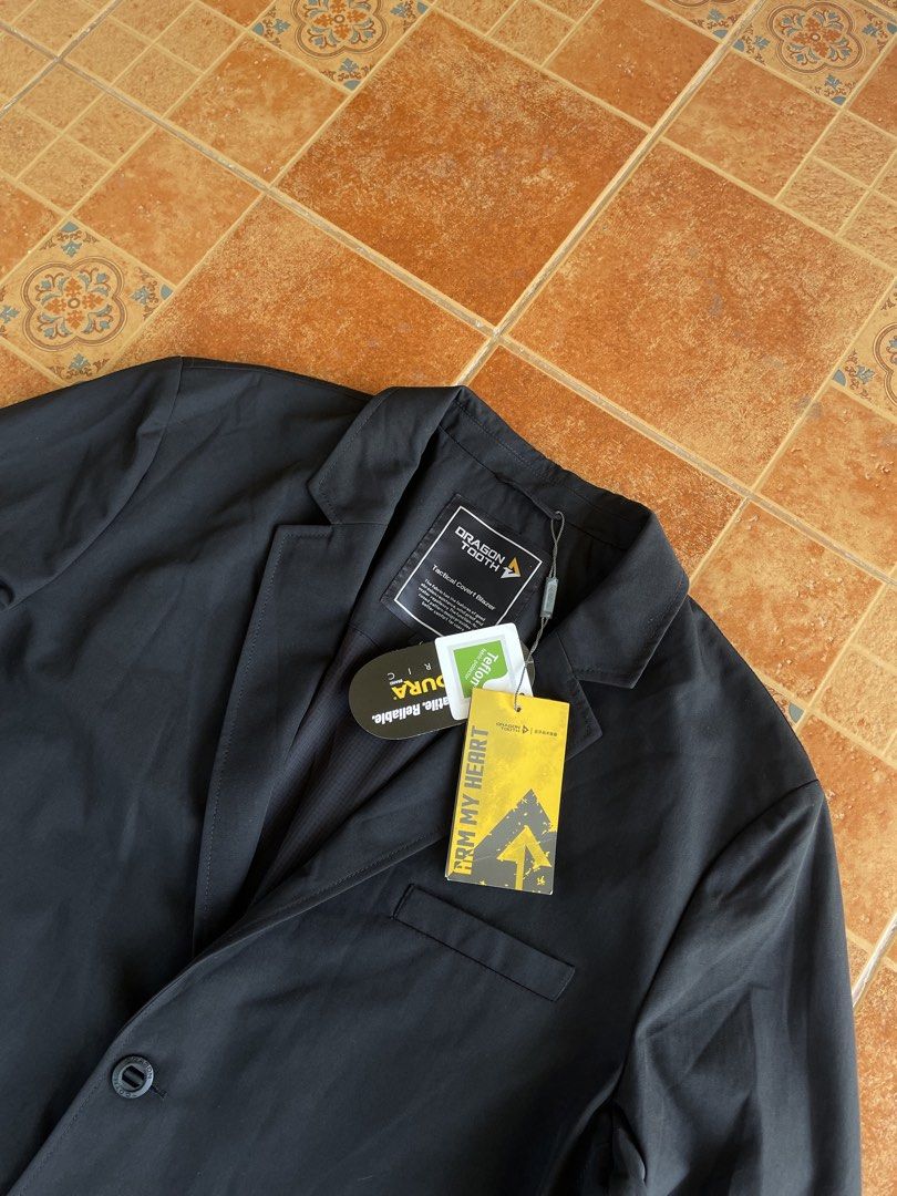 Dragon Tooth Tactical Covert Blazer Jacket Black (Category: Coats, Jackets and Outerwear) located in Manila. Submitted by francmarqu10965 (Listing ID 1450836011, Image 2). Description: DRAGON TOOTH TACTICAL COVERT BLA/ZER (BLACK) BRANDNEW W/ HANGTAGS L ON TAG | 21x28.5-29 as new, no issues | wash nalang 10/10 color rate -an everyday tactical sport coat built for utilitarian performance and discreet carry. * Material & Durability: Constructed with