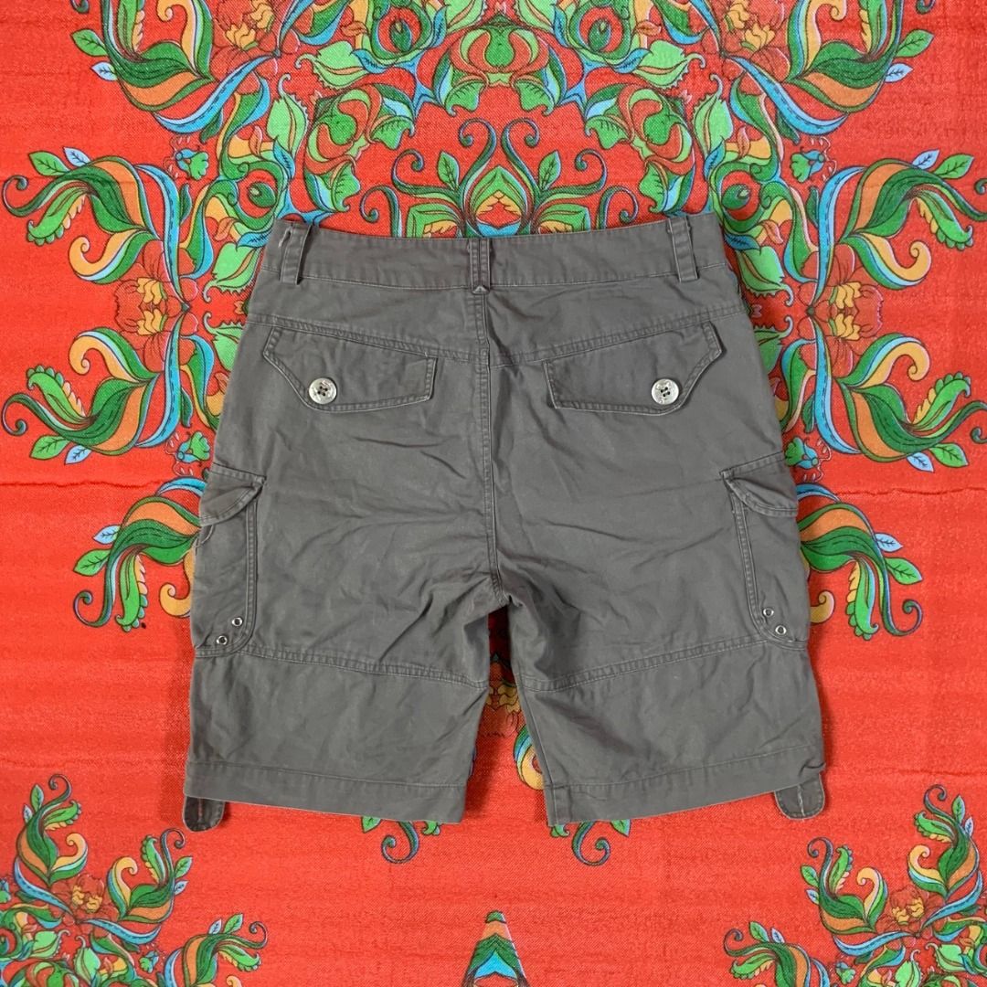 early 2000s multi-pocket embroidered cargo shorts y2k (Category: Shorts) located in Arayat. Submitted by capymelon (Listing ID 1450854397, Image 2). Description: size: W28" L18" R10.5" note: minimal discrepancies in measurements may occur when sellers take dimes issue : broken zip but still working color may vary due to lighting items are negotiable but no lowballing send me a message if interested! 📍pampanga sf ranges from ₱54-₱84.