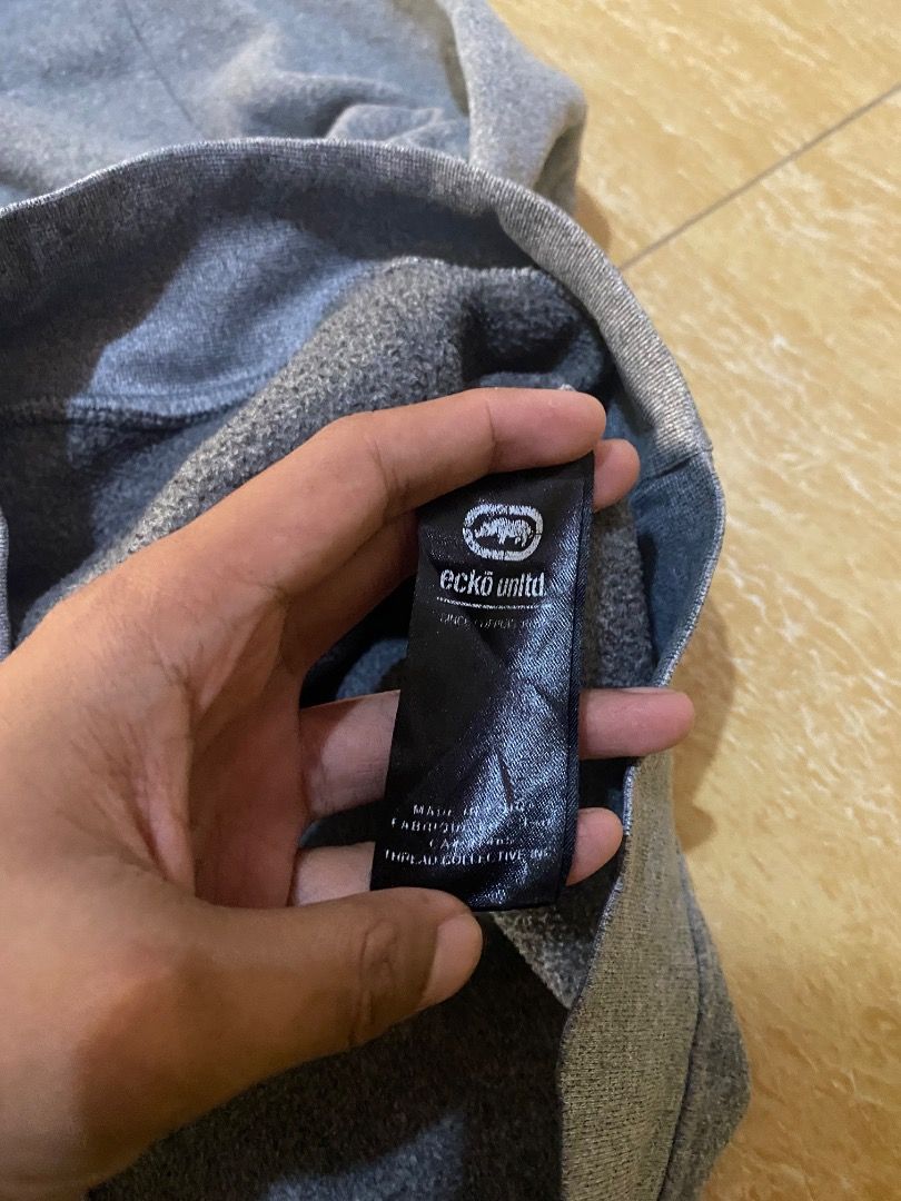 Ecko Unlimited Hoodie Grey (Category: Coats, Jackets and Outerwear) located in Aparri. Submitted by lloyd.thrft (Listing ID 1450820362, Image 3). Description: W 20.5 x 25.