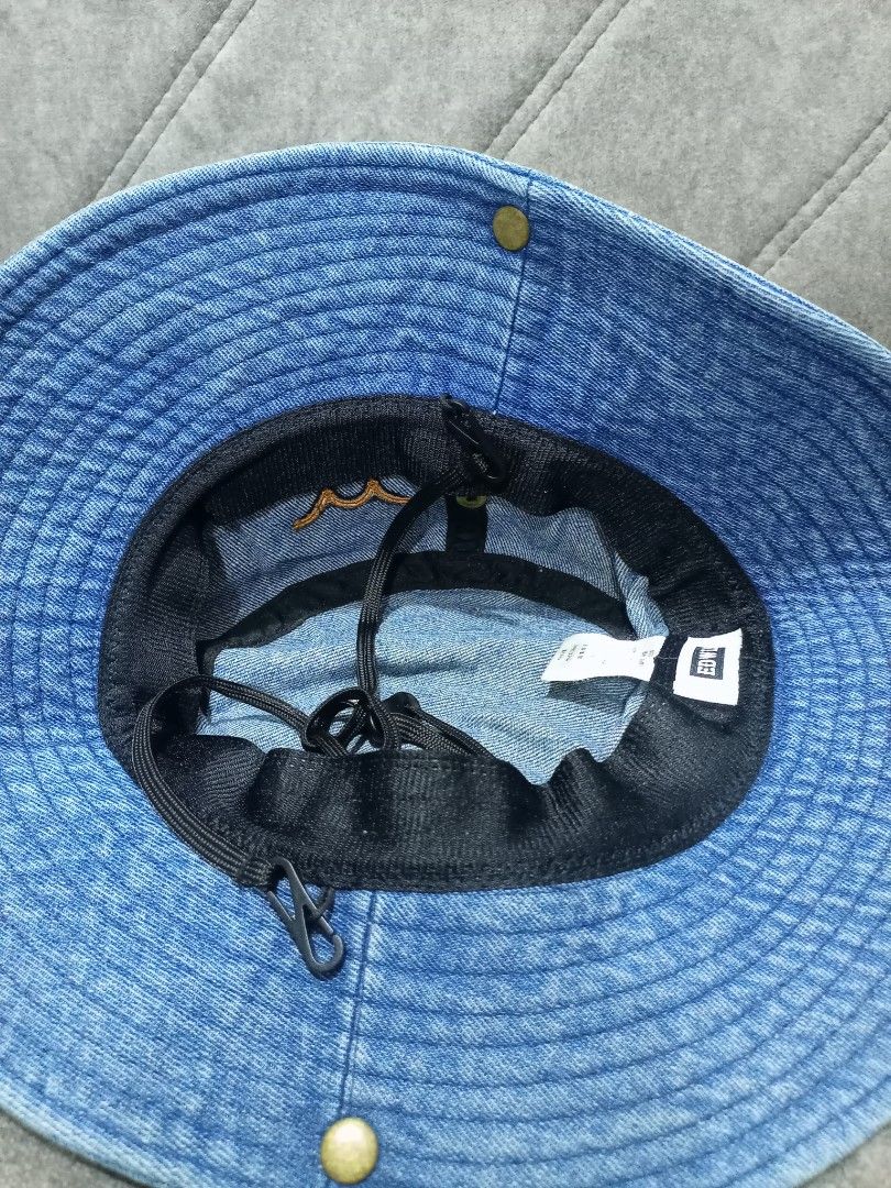 EDWIN Denim Bucket Hat Size 58cm (Category: Cap & Hats) located in Kuantan. Submitted by jrootbundle (Listing ID 1450907973, Image 2). Description: - EDWIN denim bucket hat - Size: 57-58cm - Adjustable drawstring for a secure fit - Ideal for sunny weather - Material: 100% Cotton - Made in Vietnam.