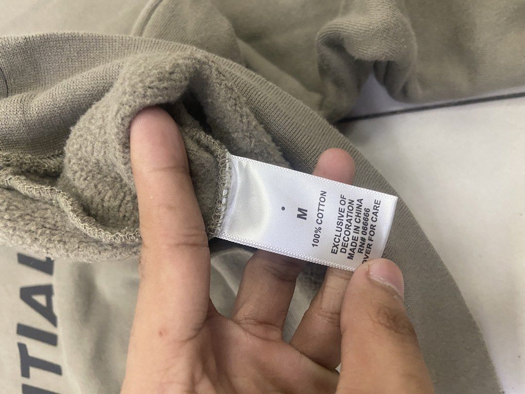 Essential (Category: Hoodies) located in Manila. Submitted by drenbirgo (Listing ID 1450797544, Image 3). Description: 28x23 Tali lang wala Authentic rin 2,900.