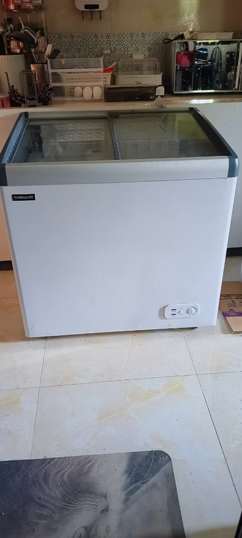 Fabriano Showcase Chest Freezer FGTCS7SG (Category: Refrigerators and Freezers) located in Lipa City. Submitted by yummybabe (Listing ID 1450935192, Image 2). Description: RFS: Decluttering, no longer needed Price : PHP 16,000 negotiable, PM lng bka magkasundo sa presyo - Fabriano Showcase Chest Freezer - Model: FGTCS7SG - Features a convenient glass lid - Ideal for storing all your frozen goods - In excellent working condition - Selling as it's 