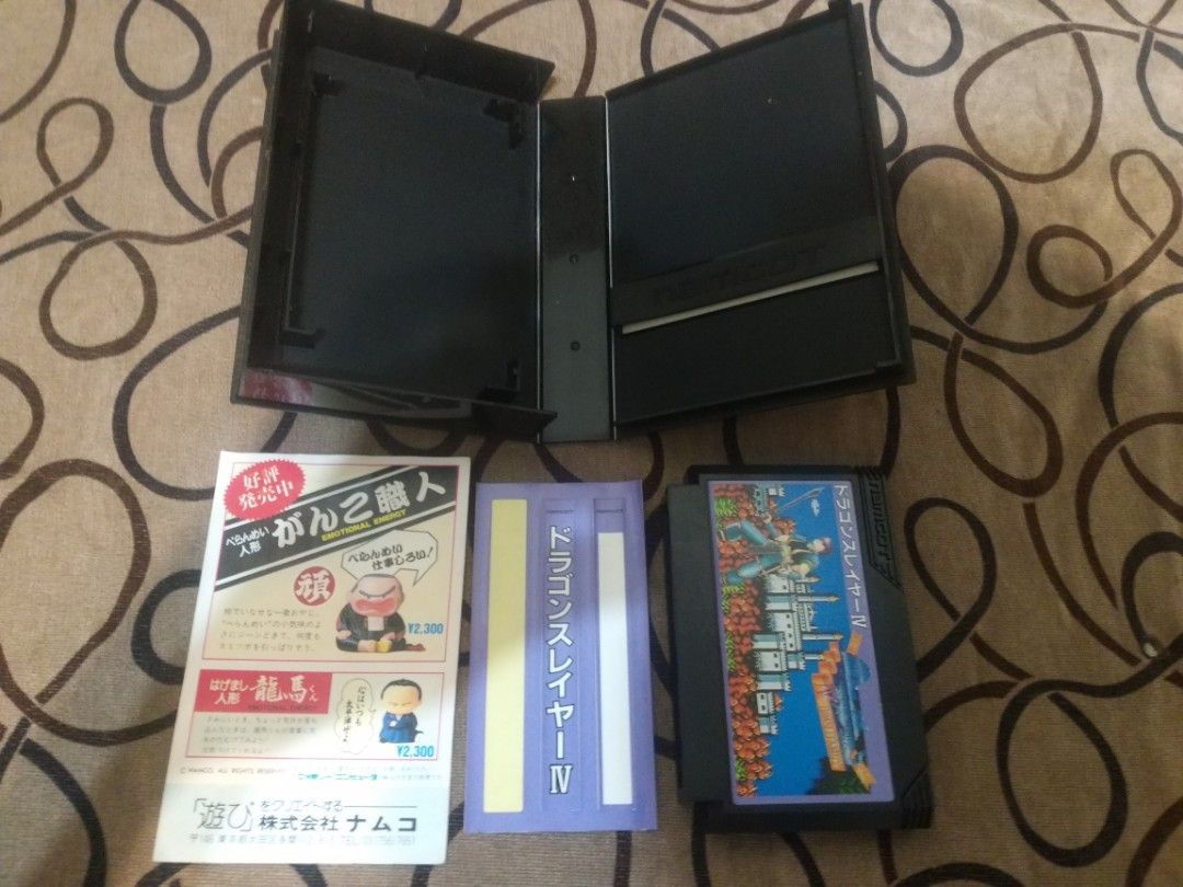 由 derek198776 (刊登 ID 1450935583，圖片 3) 提交，位於 高雄市 (Kaohsiung) 的 FC 原裝日版 屠龍戰記4 (類別：Nintendo 任天堂)，說明：FC 原裝日版 屠龍戰記4 附盒裝、廣告、貼紙(一張已貼在卡帶上) 未附說明說、未附說明書、未附說明書 交易方式： 店到店60元匯款後寄出。