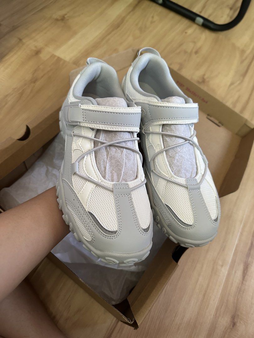 Fila Echappe VC v2 Grey (Category: Sneakers) located in Taguig. Submitted by looouuuiii (Listing ID 1450791035, Image 3). Description: Unused 24cm / US 6 Bought from Japan Rfs: Decluttering. Additional funds for a different footwear.