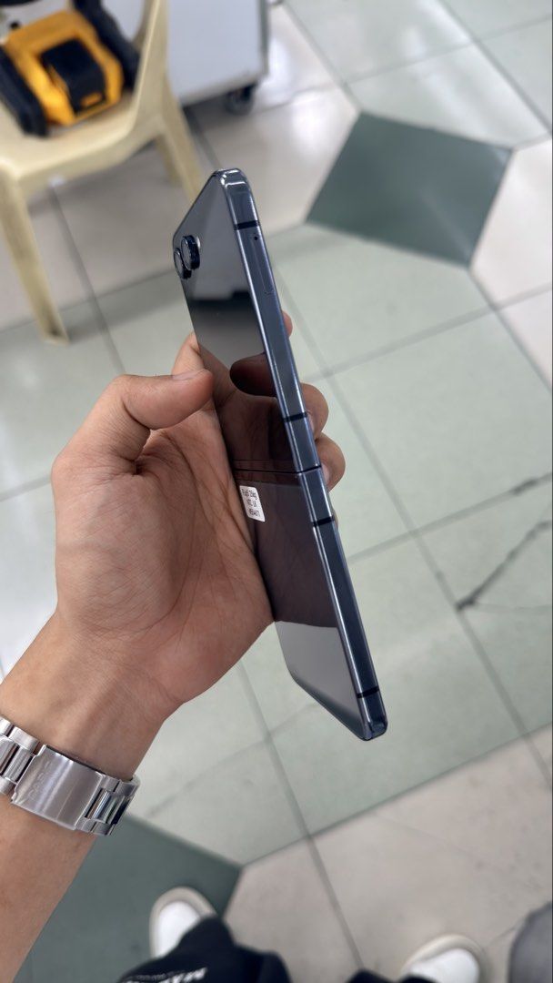 Flip 5 256gb FU/Openline NTC Approved (Category: Samsung) located in Manila. Submitted by carimgadgets (Listing ID 1450787845, Image 3). Description: .