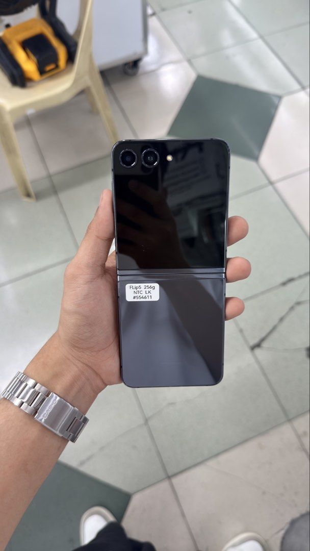 Flip 5 256gb FU/Openline NTC Approved (Category: Samsung) located in Manila. Submitted by carimgadgets (Listing ID 1450787845, Image 1). Description: .